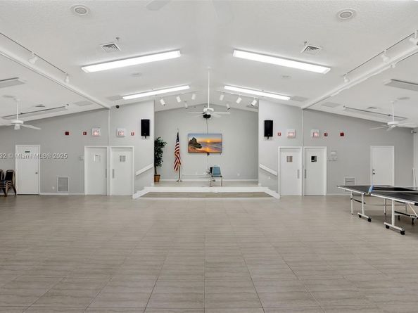 2206 S Cypress Bend Dr 301, Pompano Beach FL 33069