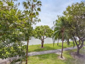 2206 S Cypress Bend Dr 301, Pompano Beach FL 33069