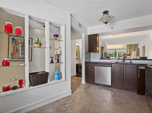 2206 S Cypress Bend Dr 301, Pompano Beach FL 33069