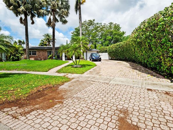 911 SW 51st Ave, Plantation FL 33317