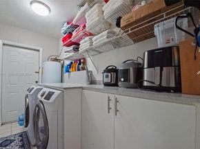 911 SW 51st Ave, Plantation FL 33317