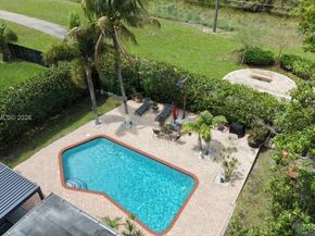 911 SW 51st Ave, Plantation FL 33317
