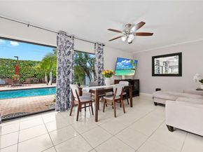 911 SW 51st Ave, Plantation FL 33317