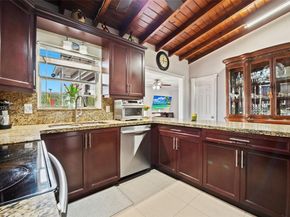 911 SW 51st Ave, Plantation FL 33317