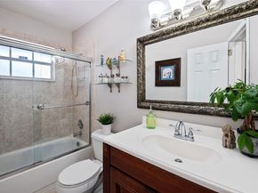 911 SW 51st Ave, Plantation FL 33317