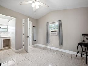 911 SW 51st Ave, Plantation FL 33317