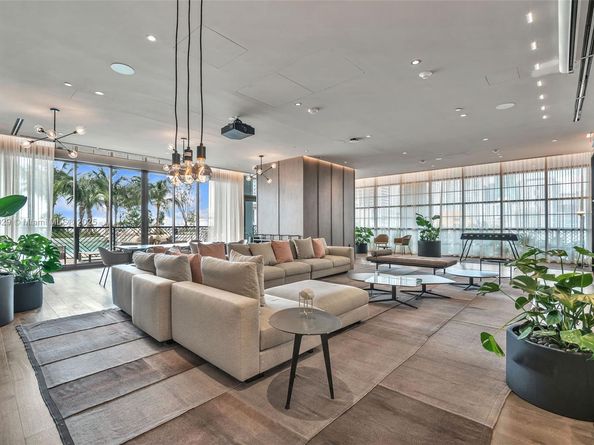 159 NE 6th St 2704, Miami FL 33132