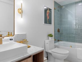 159 NE 6th St 2704, Miami FL 33132