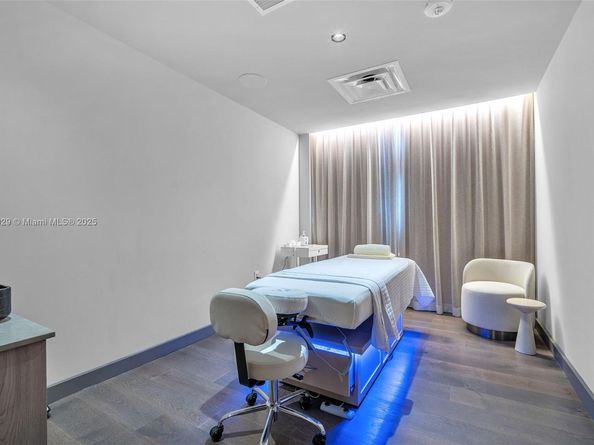 159 NE 6th St 2704, Miami FL 33132