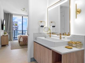 159 NE 6th St 2704, Miami FL 33132
