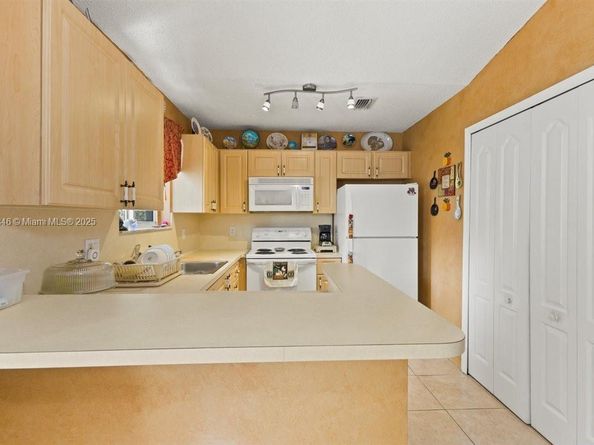 7780 NW 22nd Ct 201, Pembroke Pines FL 33024