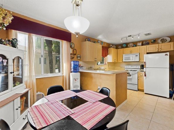 7780 NW 22nd Ct 201, Pembroke Pines FL 33024