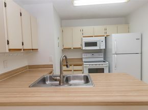 18328 NW 68th Ave P, Hialeah FL 33015