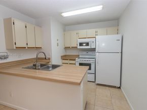 18328 NW 68th Ave P, Hialeah FL 33015