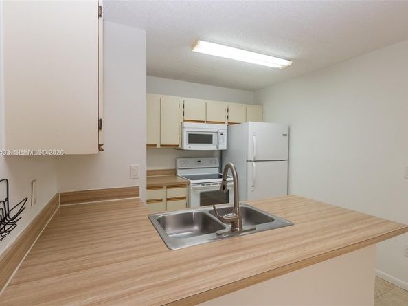 18328 NW 68th Ave P, Hialeah FL 33015