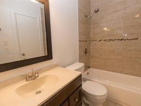 18328 NW 68th Ave P, Hialeah FL 33015