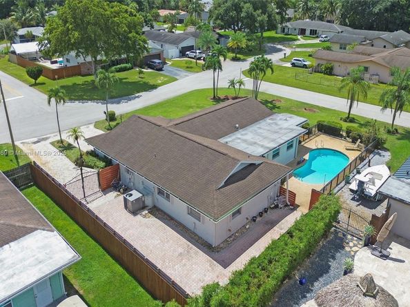 2525 SW 86th Ave, Davie FL 33324