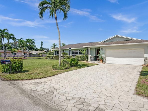 2525 SW 86th Ave, Davie FL 33324
