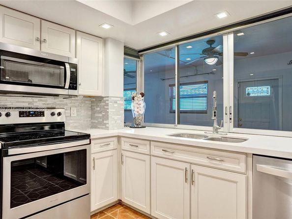 2525 SW 86th Ave, Davie FL 33324