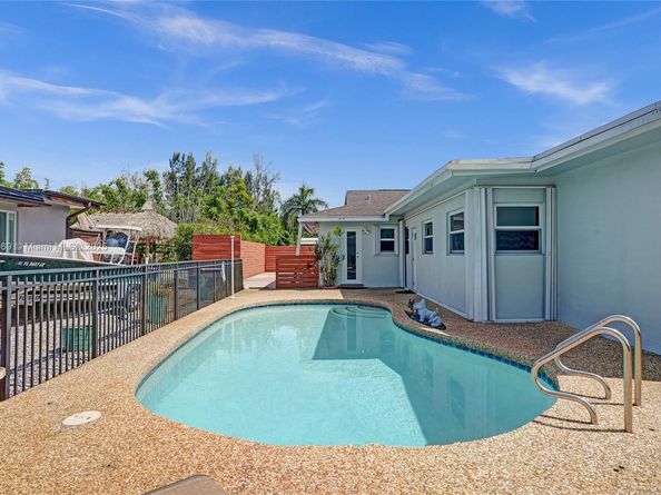 2525 SW 86th Ave, Davie FL 33324