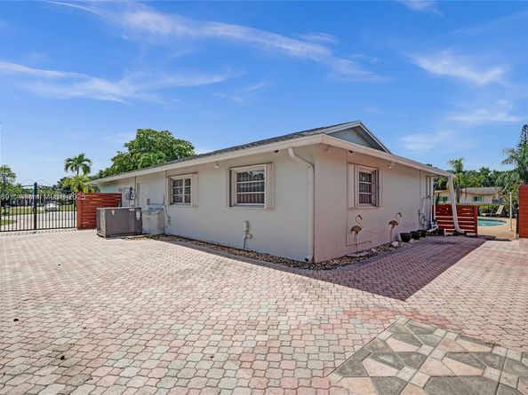 2525 SW 86th Ave, Davie FL 33324
