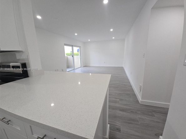 7707 SW 86th St B101, Miami FL 33143