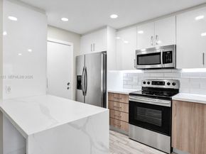 2062 E Discovery Cir E, Deerfield Beach FL 33442