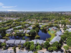 2062 E Discovery Cir E, Deerfield Beach FL 33442