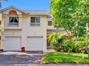 2062 E Discovery Cir E, Deerfield Beach FL 33442