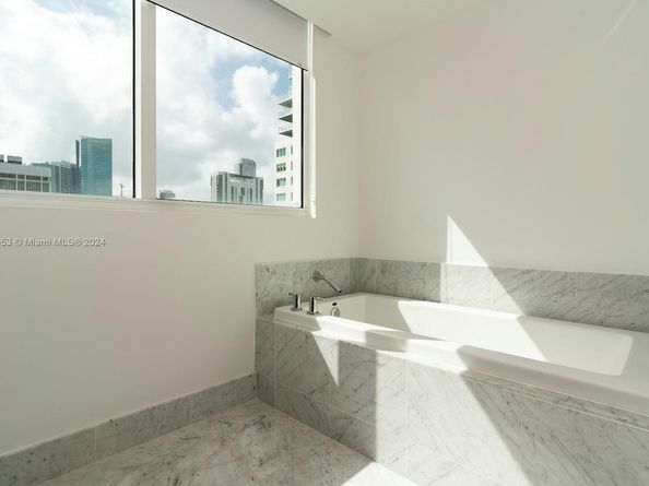244 Biscayne Blvd 2203, Miami FL 33132