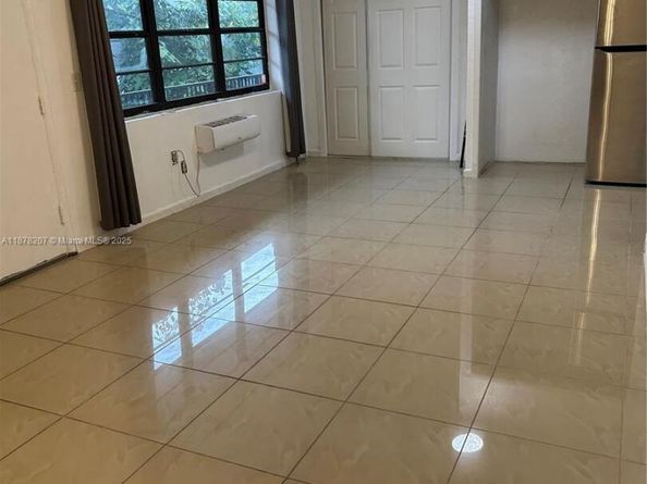 7845 NE Bayshore Ct 20, Miami FL 33138