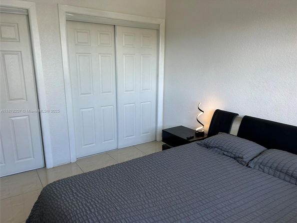 7845 NE Bayshore Ct 20, Miami FL 33138