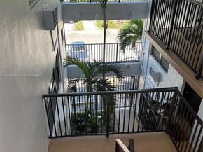 7845 NE Bayshore Ct 20, Miami FL 33138