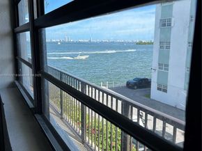 7845 NE Bayshore Ct 20, Miami FL 33138