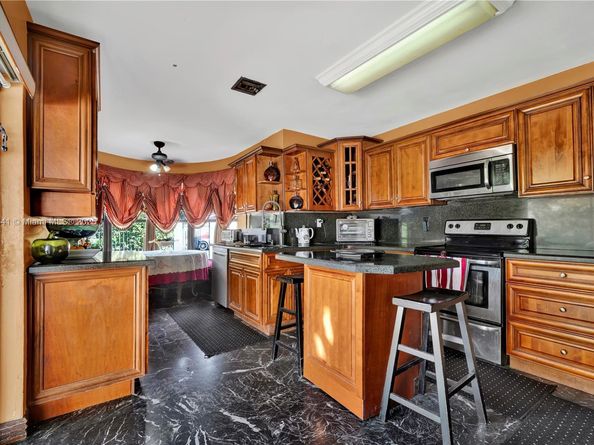 10720 SW 117th Ct, Miami FL 33186