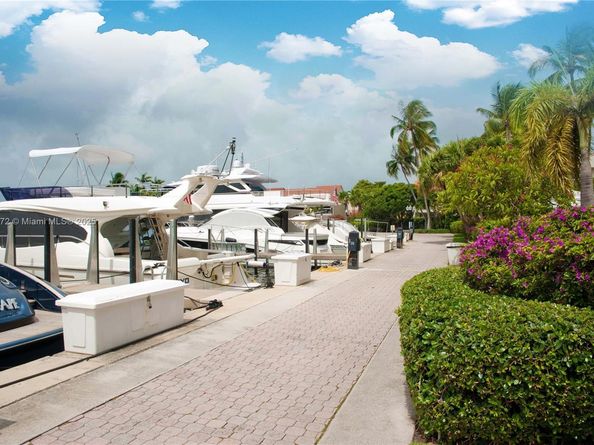 3600 Yacht Club Dr 402, Aventura FL 33180