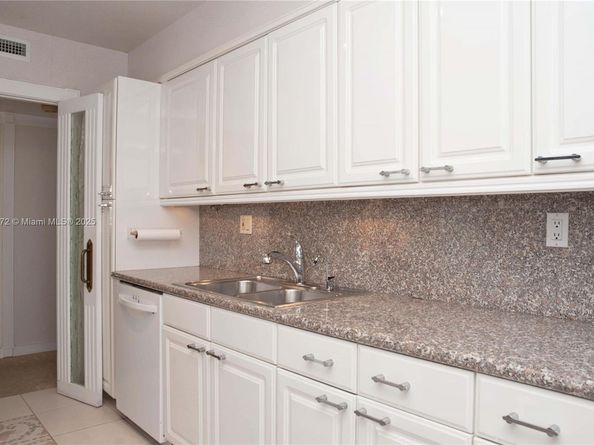 3600 Yacht Club Dr 402, Aventura FL 33180