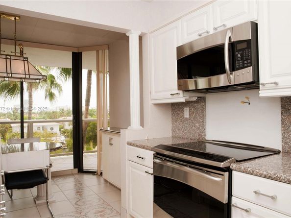 3600 Yacht Club Dr 402, Aventura FL 33180
