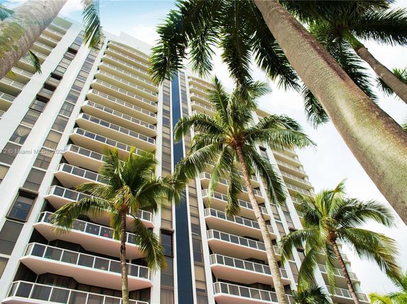 3600 Yacht Club Dr 402, Aventura FL 33180