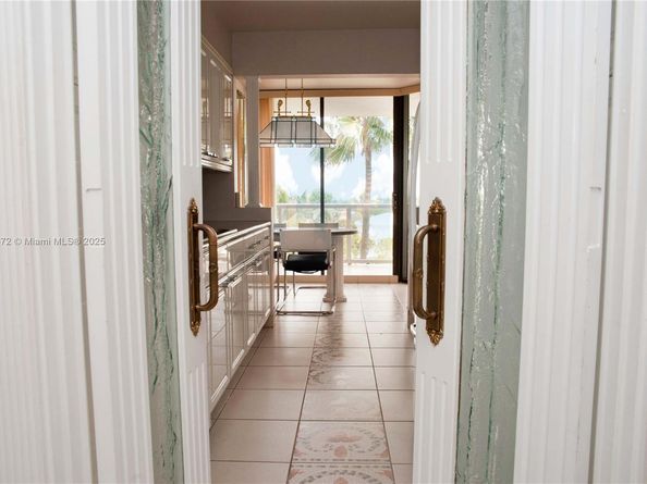 3600 Yacht Club Dr 402, Aventura FL 33180