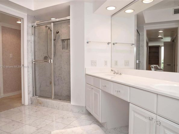 3600 Yacht Club Dr 402, Aventura FL 33180