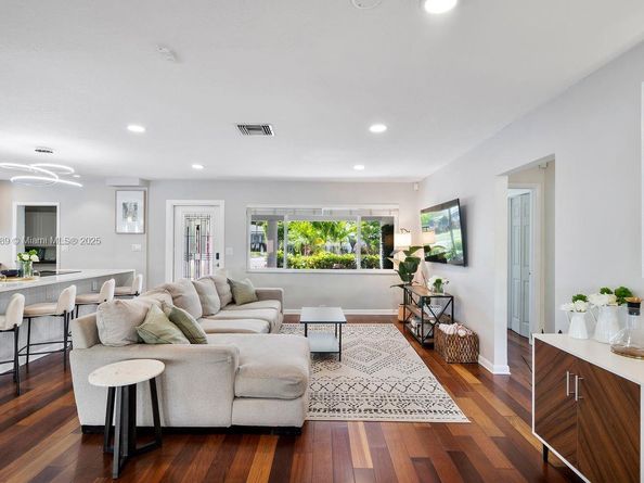 2837 NE 17th Ave, Wilton Manors FL 33334