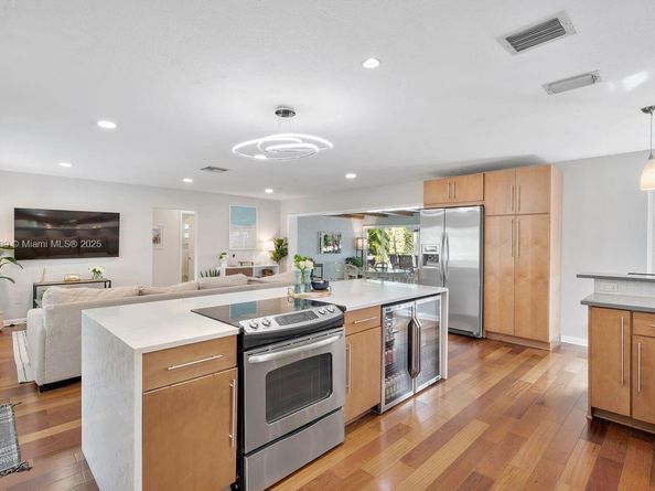 2837 NE 17th Ave, Wilton Manors FL 33334