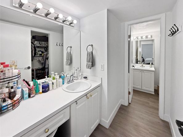 6300 SW 138th Ct 205, Miami FL 33183