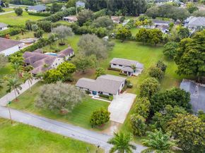 2751 SW 137th Ter, Davie FL 33330