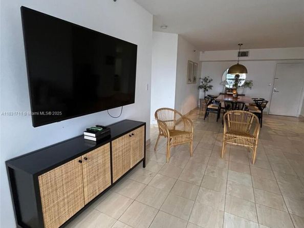 3600 NE Mystic Pointe Dr 1010, Aventura FL 33180