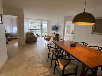 3600 NE Mystic Pointe Dr