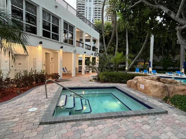 3600 NE Mystic Pointe Dr 1010, Aventura FL 33180