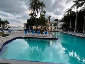 3600 NE Mystic Pointe Dr 1010, Aventura FL 33180