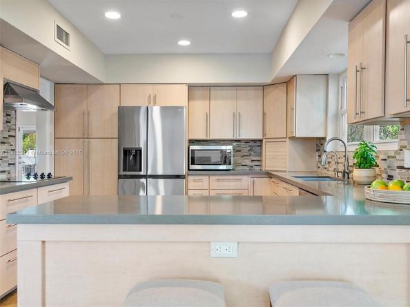 11407 N Bayshore Dr, North Miami FL 33181